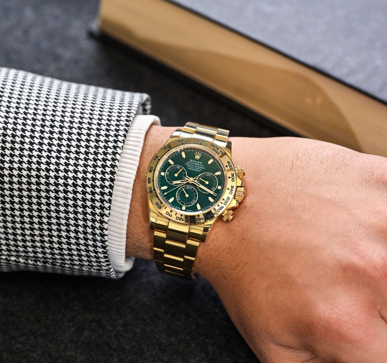 Rolex Cosmograph Daytona Green Dial Oyster Gold Chronograph Watch